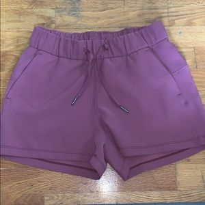 Lululemon Shorts 2.5 Size 4